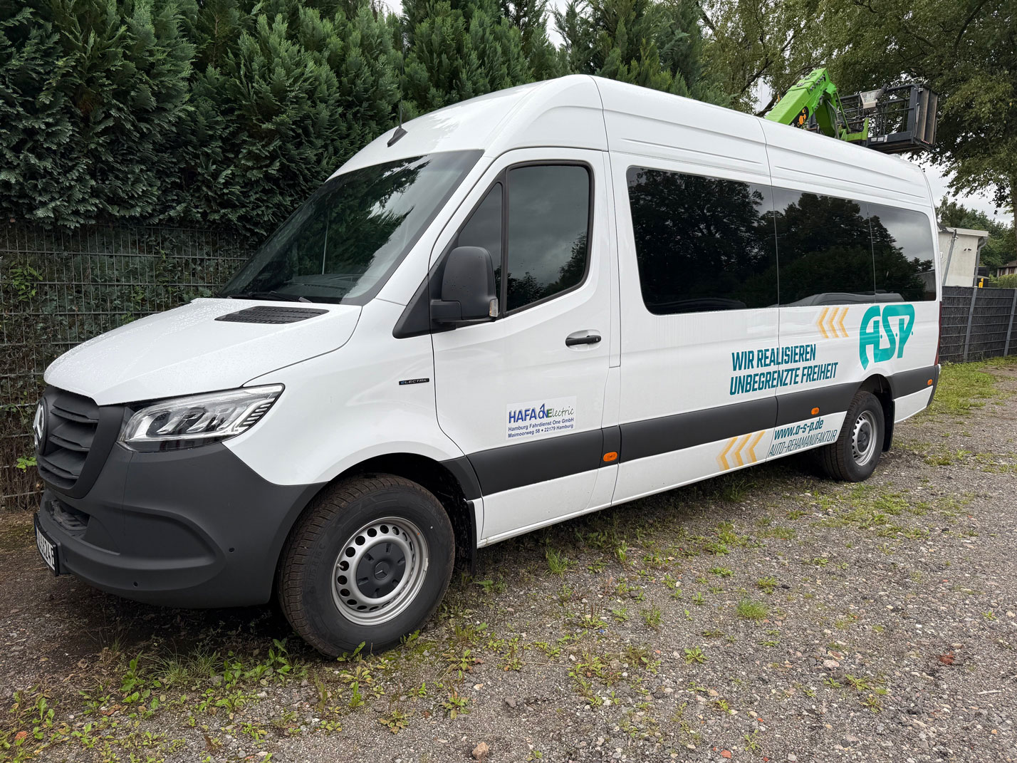 Elektrisches Fahrzeug mit Spezialumbau von ASP